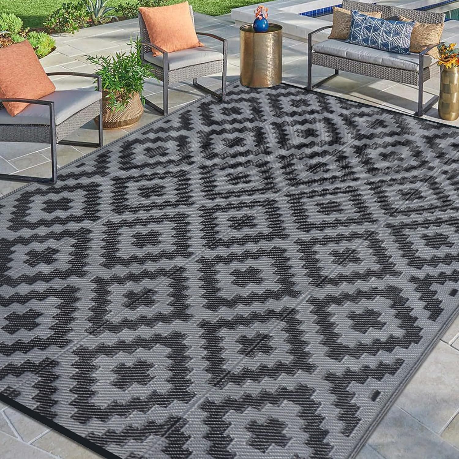 Modern Lattice Outdoor Rug (Black/Grey)