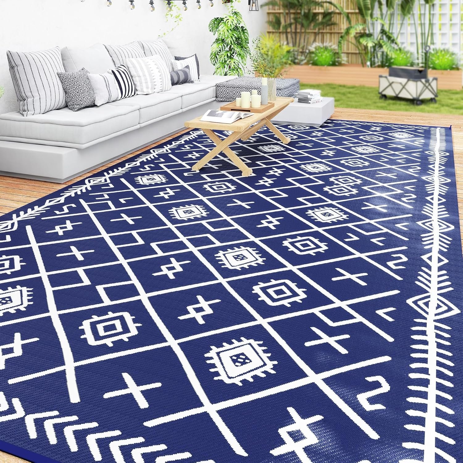 Reversible Waterproof Plastic Straw Rug (Blue/White)