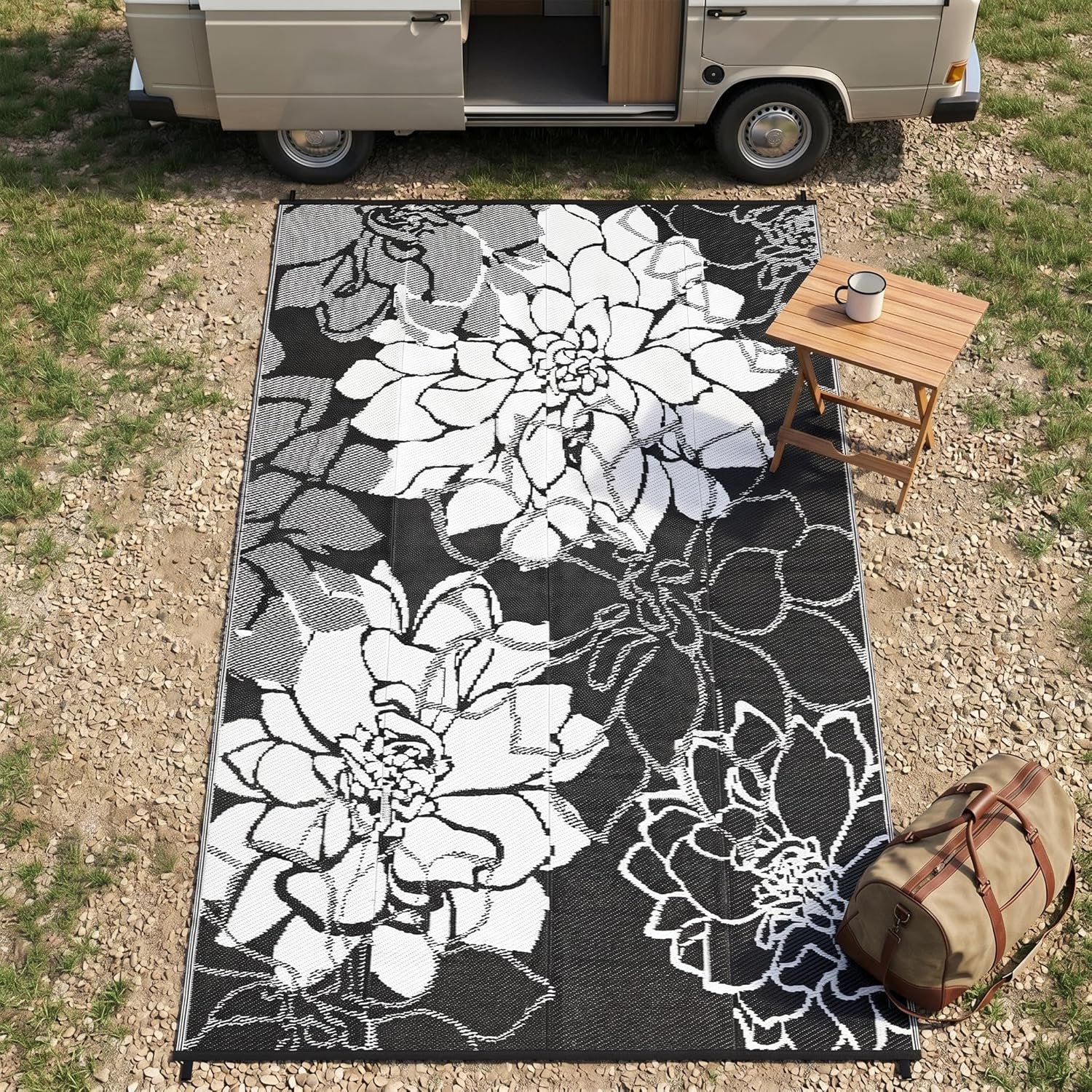 Lightweight Recycled Plastic Camping Rug (Black/White)